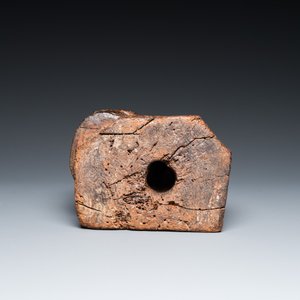 Een gepolychromeerde houten sculptuur van Sint-Nikolaas met drie badende jongens, 15/16e eeuw — foto 6