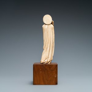 Een gepolychromeerde ivoren figuur van Sint-Pieter, 19e eeuw — foto 4