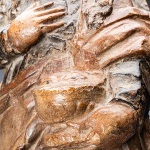 Een gepolychromeerde zandstenen figuur van Sint-Lucia, Frankrijk, 1e helft 16e eeuw — foto 7