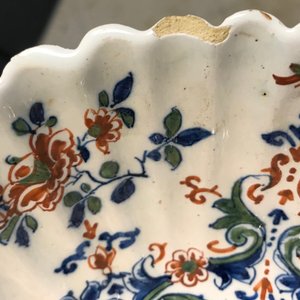 Een geribde Delftse kasjmier palet kom met ornamentdecor, ca. 1700 — foto 12