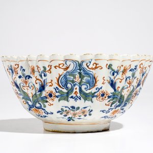 Een geribde Delftse kasjmier palet kom met ornamentdecor, ca. 1700 — foto 5