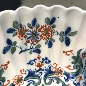 Een geribde Delftse kasjmier palet kom met ornamentdecor, ca. 1700 — foto 10