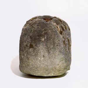 Een gesculpteerde kalkstenen schedel of Memento Mori, 16e eeuw — foto 4