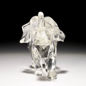 Een gesigneerd Chinees model van een olifant in bergkristal gesculpteerd, 19/20e eeuw — foto 5