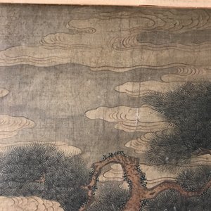 Een gesigneerde Chinese rolschildering op zijde met een tuinscène, 18/19e eeuw — foto 33