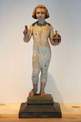 Een gestoken houten beeld van Christus met rijksappel, 19/20e eeuw, Brugge
