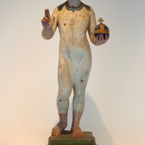 Een gestoken houten beeld van Christus met rijksappel, 19/20e eeuw, Brugge — foto 1