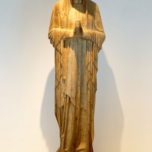 Een gestoken houten figuur van Maria in art-decostijl, 20e eeuw, Brugge — foto 1