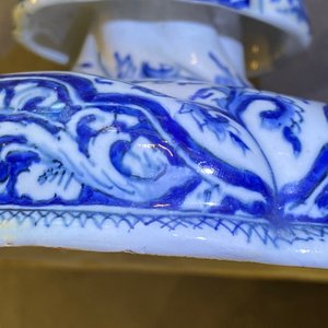 Een getorste blauw-witte Delftse kandelaar, eind 17e eeuw — foto 12
