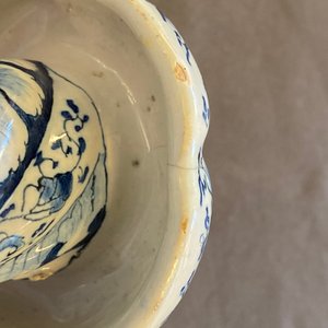 Een getorste blauw-witte Delftse kandelaar, eind 17e eeuw — foto 9
