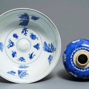 Een gevarieerd lot Chinees blauwwit porselein, Kangxi — foto 6