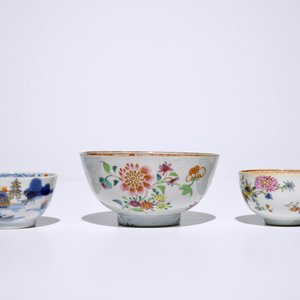 Een gevarieerd lot Chinees famille rose en Imari-stijl porselein, 18e eeuw — foto 3