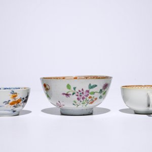 Een gevarieerd lot Chinees famille rose en Imari-stijl porselein, 18e eeuw — foto 4