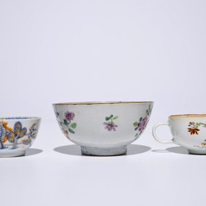 Een gevarieerd lot Chinees famille rose en Imari-stijl porselein, 18e eeuw — foto 5