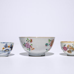 Een gevarieerd lot Chinees famille rose en Imari-stijl porselein, 18e eeuw — foto 6