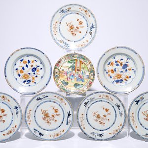 Een gevarieerd lot Chinees famille rose, Imari-stijl en blauw-wit porselein, 18/19e eeuw — foto 2