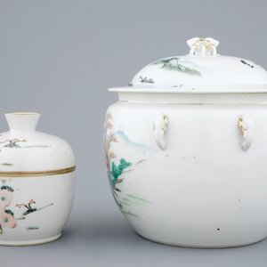 Een gevarieerd lot Chinees famille rose porselein, 19/20e eeuw — foto 14
