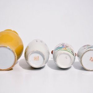 Een gevarieerd lot Chinees famille rose, verte en monochroom porselein, 19/20e eeuw — foto 6
