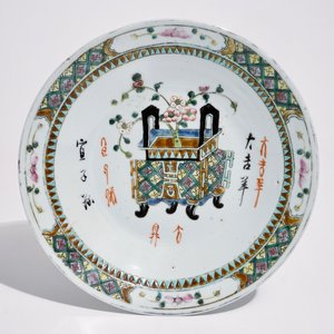 Een gevarieerd lot Chinees famille rose, verte en monochroom porselein, 19/20e eeuw — foto 8