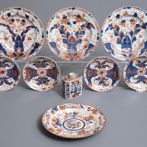 Een gevarieerd lot Chinees Imari-stijl porselein, Kangxi/Qianlong — foto 1