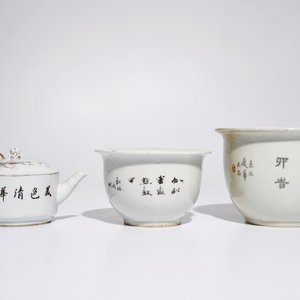 Een gevarieerd lot Chinees qianjiang cai porselein, 19/20e eeuw — foto 6