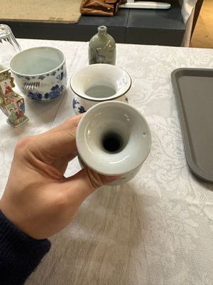 Een gevarieerde collectie Chinees blauw-wit en famille rose porselein, 18e eeuw en later — foto 24