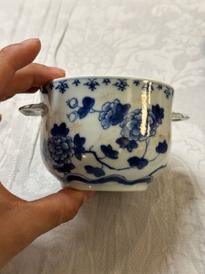 Een gevarieerde collectie Chinees blauw-wit en famille rose porselein, 18e eeuw en later — foto 5