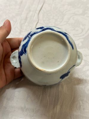 Een gevarieerde collectie Chinees blauw-wit en famille rose porselein, 18e eeuw en later — foto 7