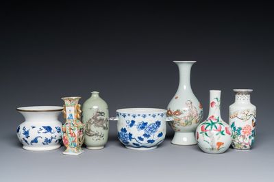 Een gevarieerde collectie Chinees blauw-wit en famille rose porselein, 18e eeuw en later