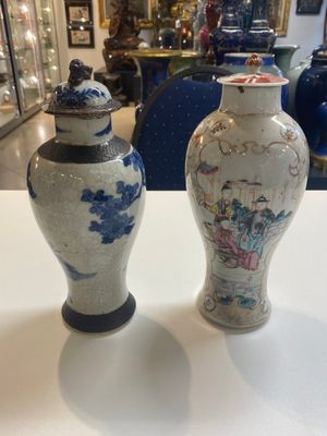 Een gevarieerde collectie Chinees blauw-wit en famille rose porselein, Qianlong en later — foto 5