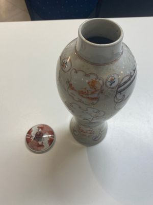 Een gevarieerde collectie Chinees blauw-wit en famille rose porselein, Qianlong en later — foto 9