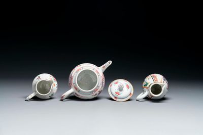 Een gevarieerde collectie Chinees blauw-wit, famille rose en Imari-stijl porselein, Yongzheng/Qianlong — foto 6