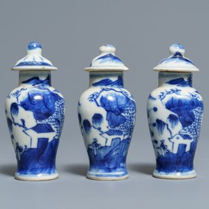 Een gevarieerde collectie Chinees blauwwit en famille verte porselein, 19e eeuw — foto 2