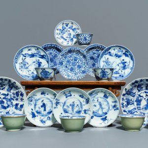 Een gevarieerde collectie Chinees blauwwit porselein, Kangxi — foto 1