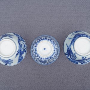 Een gevarieerde collectie Chinees blauwwit porselein, Kangxi — foto 21