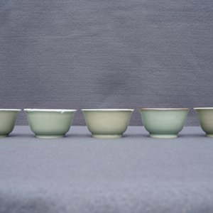 Een gevarieerde collectie Chinees blauwwit porselein, Kangxi — foto 22