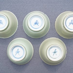 Een gevarieerde collectie Chinees blauwwit porselein, Kangxi — foto 24