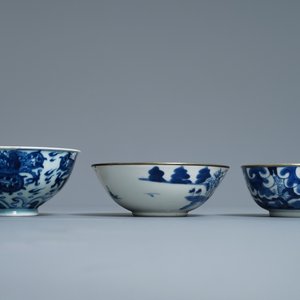 Een gevarieerde collectie Chinees 'Bleu de Hue' porselein voor de Vietnamese markt, 19e eeuw — foto 7