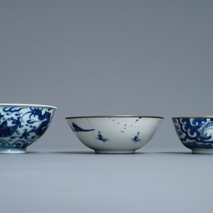 Een gevarieerde collectie Chinees 'Bleu de Hue' porselein voor de Vietnamese markt, 19e eeuw — foto 8