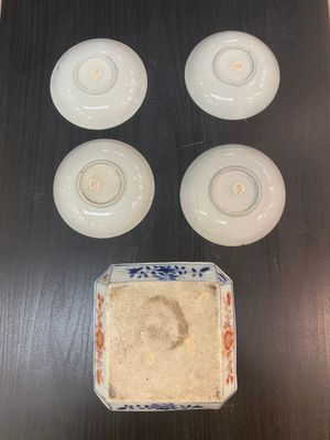 Een gevarieerde collectie Chinees en Japans porselein, 18e eeuw — foto 11
