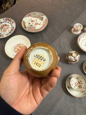 Een gevarieerde collectie Chinees famille rose en Imari-stijl porselein, Yongzheng en later — foto 16