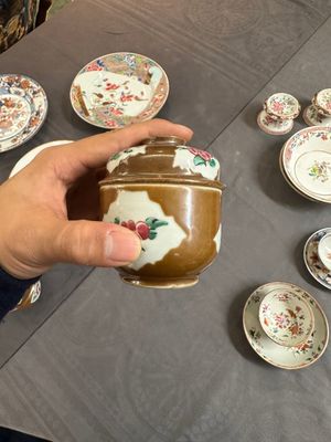 Een gevarieerde collectie Chinees famille rose en Imari-stijl porselein, Yongzheng en later — foto 17