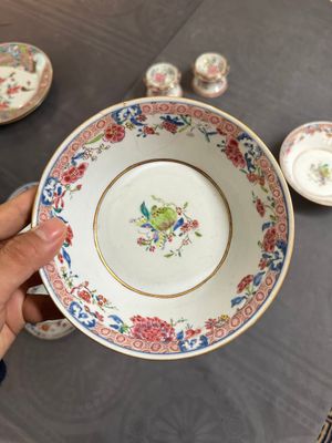 Een gevarieerde collectie Chinees famille rose en Imari-stijl porselein, Yongzheng en later — foto 38