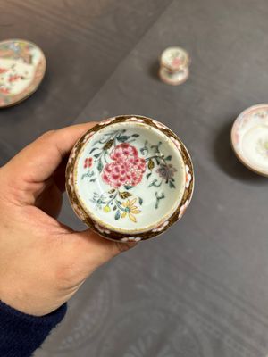 Een gevarieerde collectie Chinees famille rose en Imari-stijl porselein, Yongzheng en later — foto 41