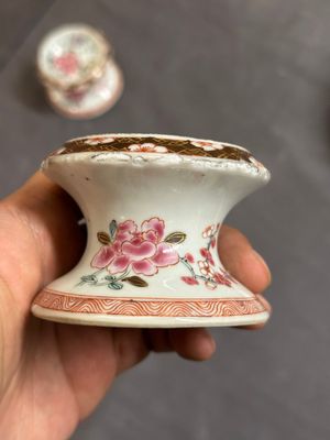 Een gevarieerde collectie Chinees famille rose en Imari-stijl porselein, Yongzheng en later — foto 45