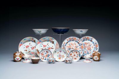 Een gevarieerde collectie Chinees famille rose en Imari-stijl porselein, Yongzheng en later
