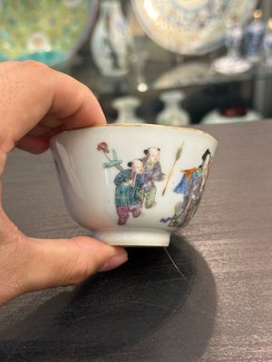 Een gevarieerde collectie Chinees famille rose en qianjiang cai porselein, 19/20e eeuw — foto 14