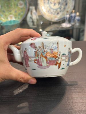 Een gevarieerde collectie Chinees famille rose en qianjiang cai porselein, 19/20e eeuw — foto 19