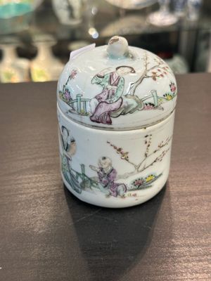 Een gevarieerde collectie Chinees famille rose en qianjiang cai porselein, 19/20e eeuw — foto 34