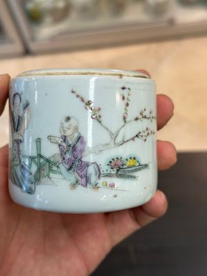Een gevarieerde collectie Chinees famille rose en qianjiang cai porselein, 19/20e eeuw — foto 45